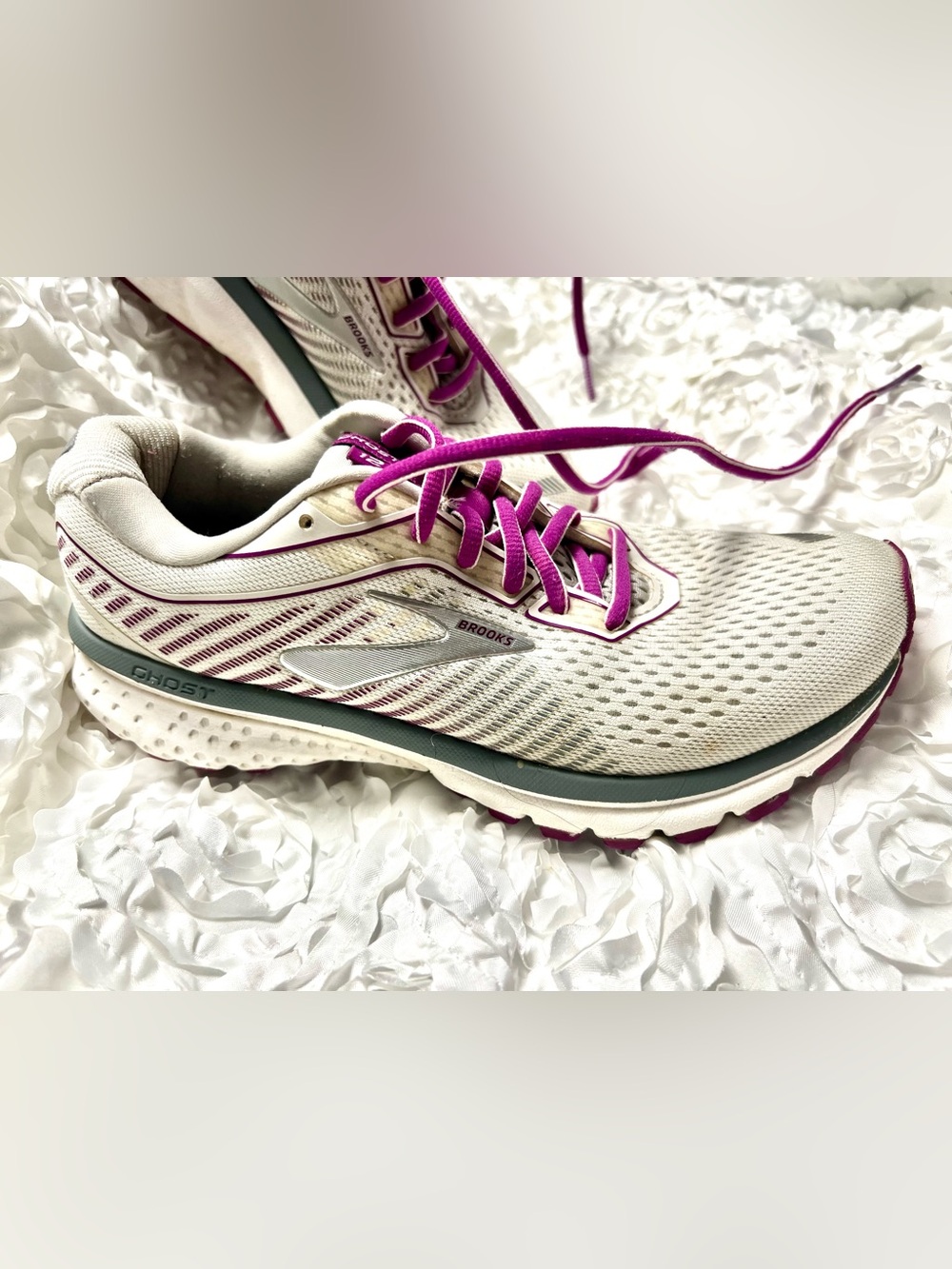 Brooks Women's Running Sneakers in White and Pink